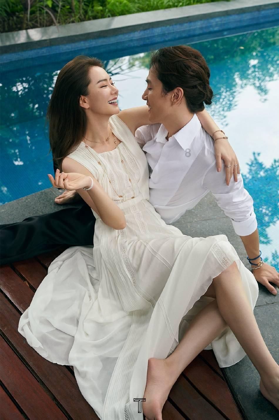 儿子结婚时父亲放声高歌。女儿结婚时父亲泪流满面:两场婚礼相隔仅9天
